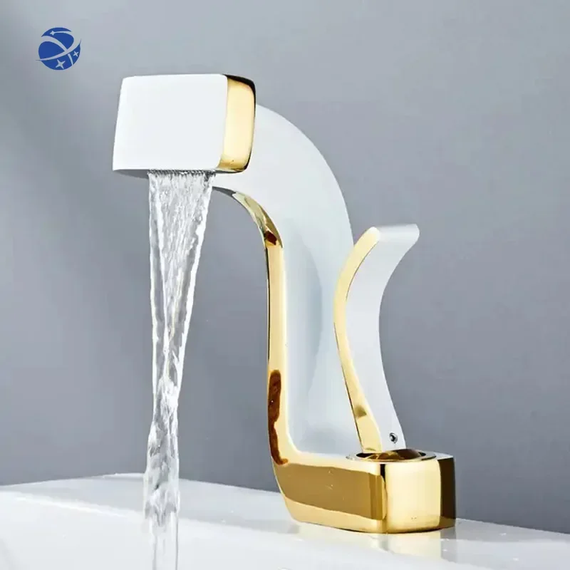 

modern luxury water faucet for hotel bathroom Retractable foreign trade gold faucet bathroom head shower column faucet set