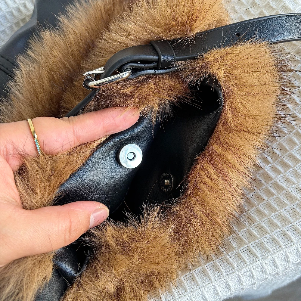 Original Plush Cross Goth Mobile Phone Bag for Women's Messenger Bag Small Fluffy Pendant Casual Bag