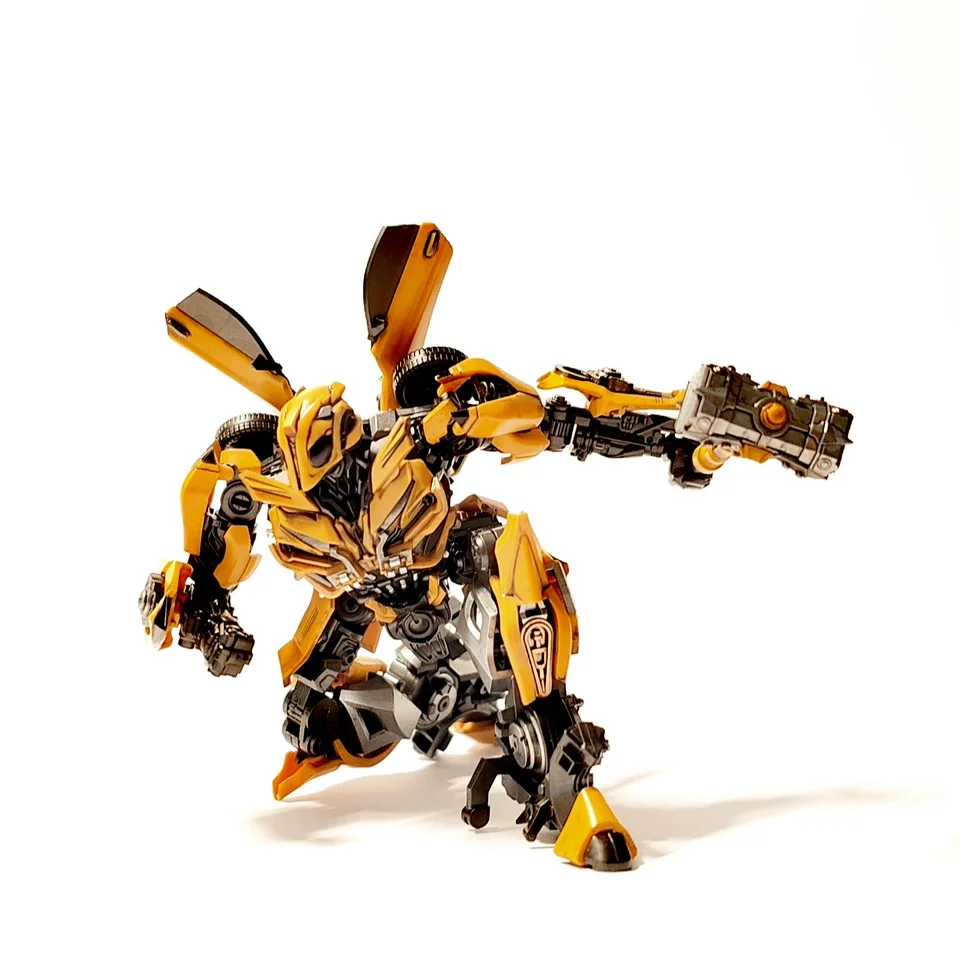 In Voorraad Trumpeter Smart Kit Transformatie TF-5 BEE 08105 Lijmvrij Beweegbare Assemblage Model Auto Robot Actiefiguren Speelgoed geschenken