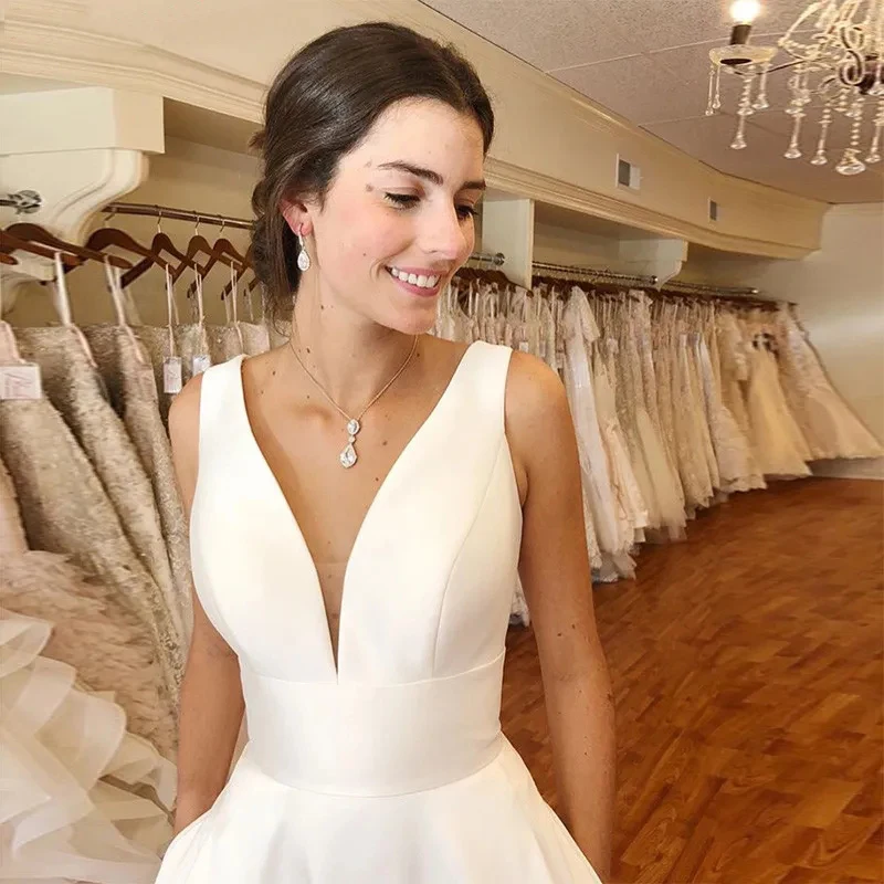 Eleganckie suknie ślubne w kształcie litery A z dekoltem w serek, białe/ecru, proste, satynowe Vestidos De Novia, sznurowane z tyłu suknie ślubne.