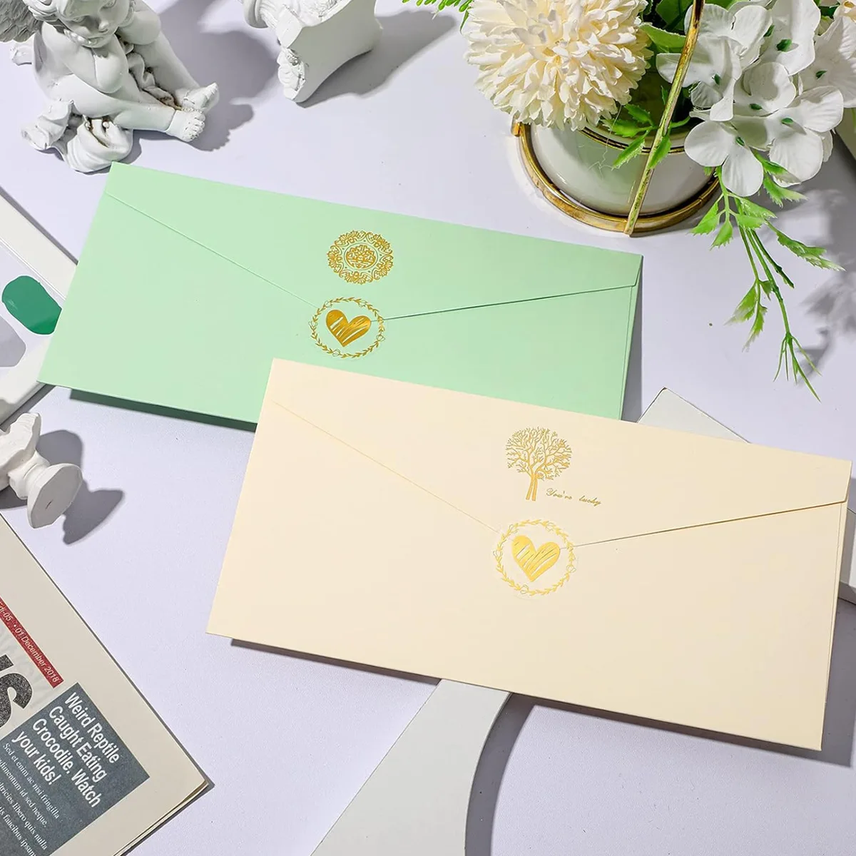 200 Pcs Round Transparent Gold Heart Adhesive Sticker Cute Sealing Label Sticker for Envelope Gift Decor Stationery Sticker