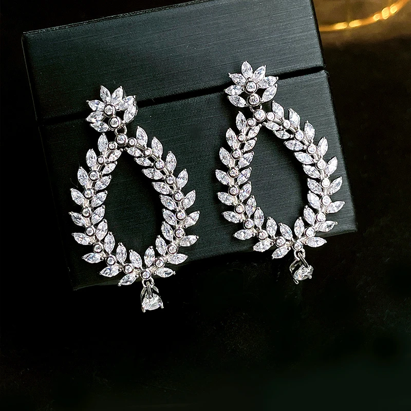 

Fashionable Banquet Style 925 Silver Droplet Earrings Set with High Carbon Diamonds, Luxurious and Versatile New Style