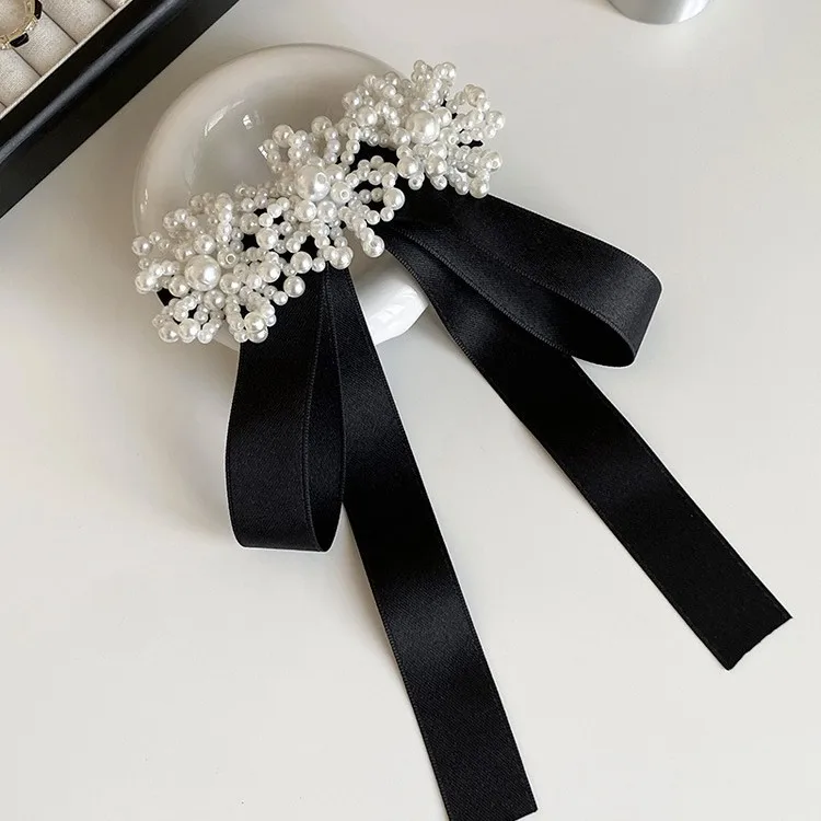 

Французская элегантная заколка для волос с жемчугом и цветочным бантом, роскошный тканевый аксессуар для волос, вневременная шикарная весенняя заколка для повседневной носки для женщин
