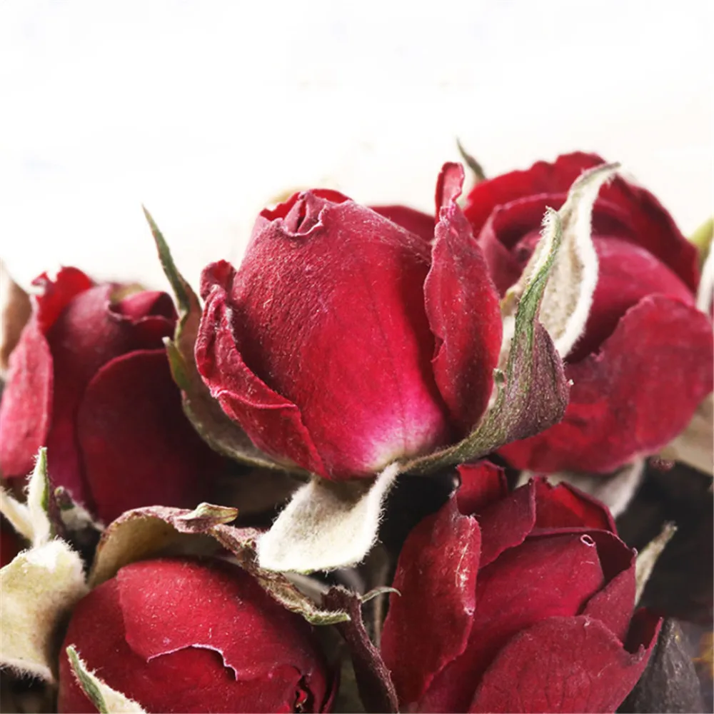 Natural Dried Red Rose Buds Mini Bouquet for DIY Wedding Decor Fragrant Bath Aromatherapy And Crafts Decorative Mini Rose Petals