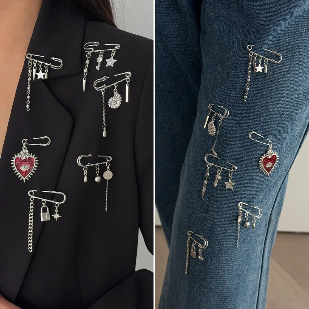 Image of 6-teiliges Set Trendige Punk-Sicherheitsnadel-Broschen für Frauen Gotische Herz-Stern-Schloss-Quasten-Ketten-Pins für Anzug Jeans Deko Schmucksets