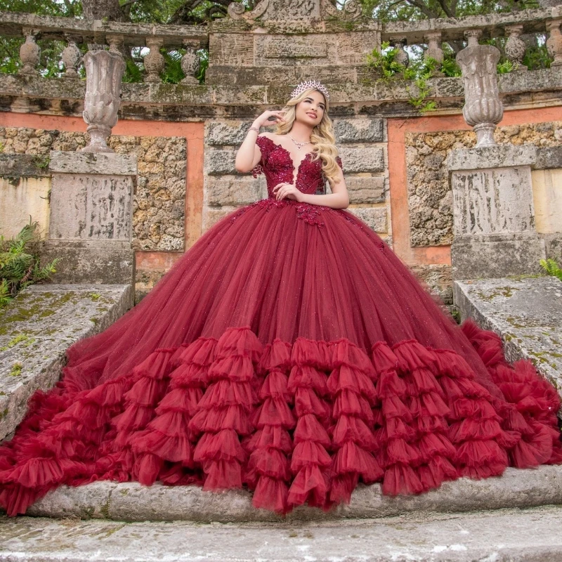 

Red Princess Ball Gown Quinceanera Dresses 2024 Beaded Lace Appliques Crystals Tull Tiered Luxury Sweet 15 Dress Vestidos De 16