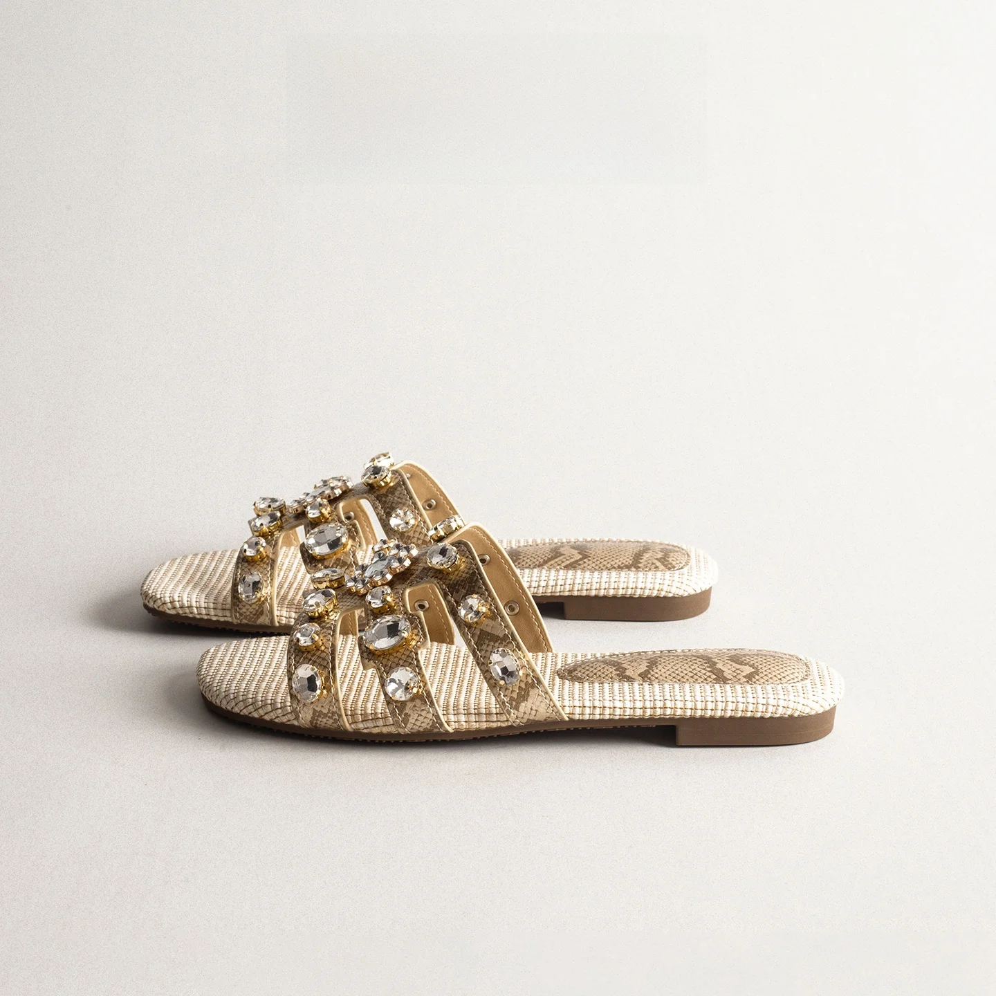 Water Diamond Flat Bottom Sandals Women's Summer Outdoor Wear Versatile Slip-On Slippers High-End Vacation Style Sandals