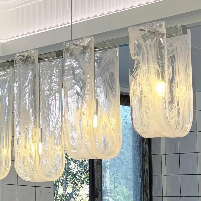 2025 كريم زجاجي فاخر على الطراز الفرنسي رئيسي لتناول الطعام والمعيشة الحديثة وتصاميم الدرج والتركيب المعلق