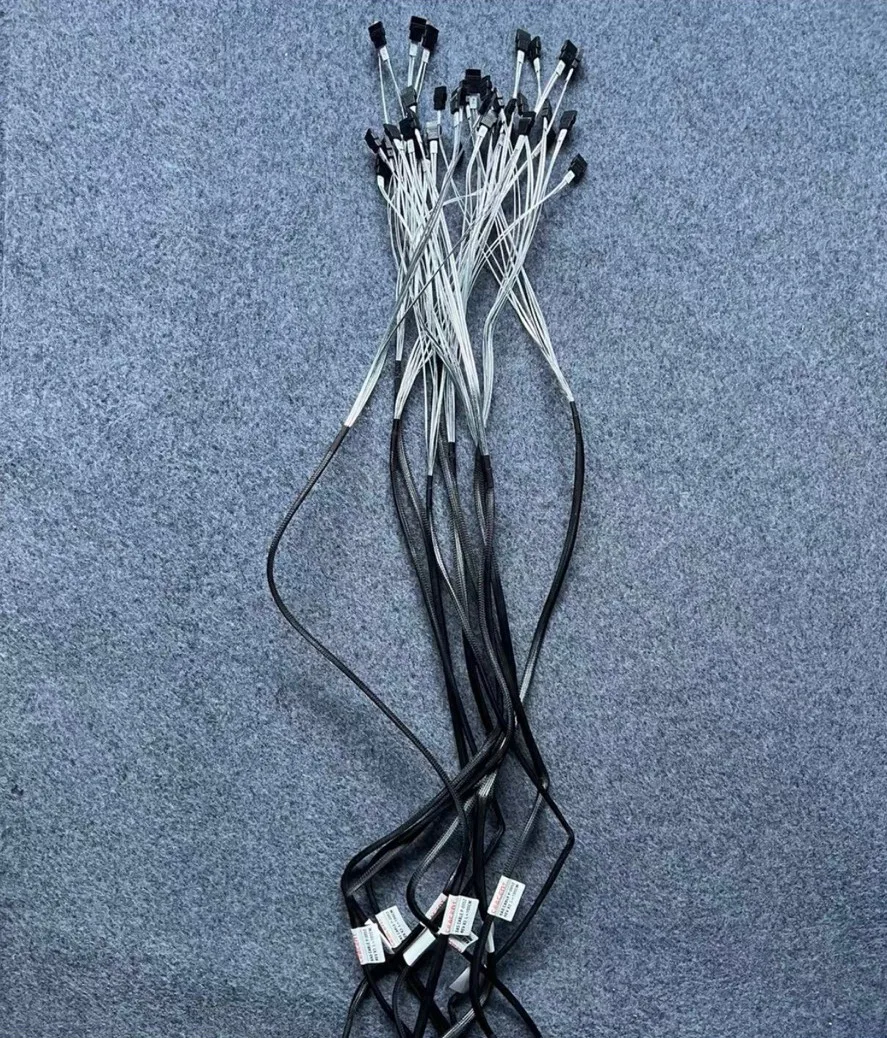 

Оригинальный новый 8643 Длина кабеля от 12G до 4sata: 65 см Аксессуары для серверов