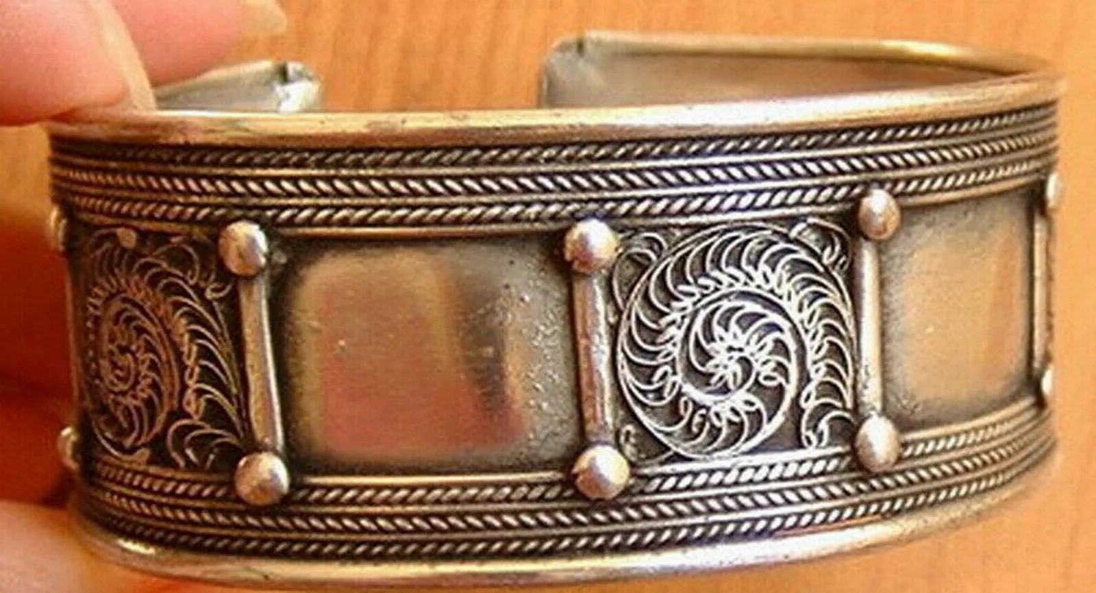 Tibet 17 Style Tibetan Vintage Lucky Flower Bangle Nepal Handmade Open Cuff