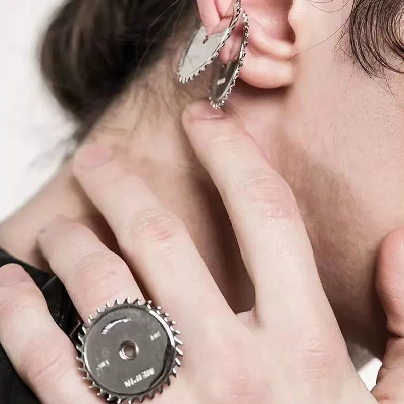 ZHUHE Gear مجموعة أقراط بإبزيم مضاد للسرقة على طراز Cyberpunk للأولاد والنساء مجوهرات للحفلات هدية مجوهرات رخيصة