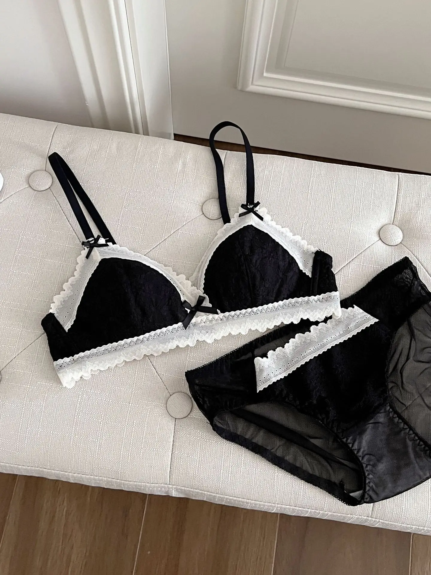 Lingerie women\'s small chest gathering thin no underwire sexy lace breathable French bra summer new