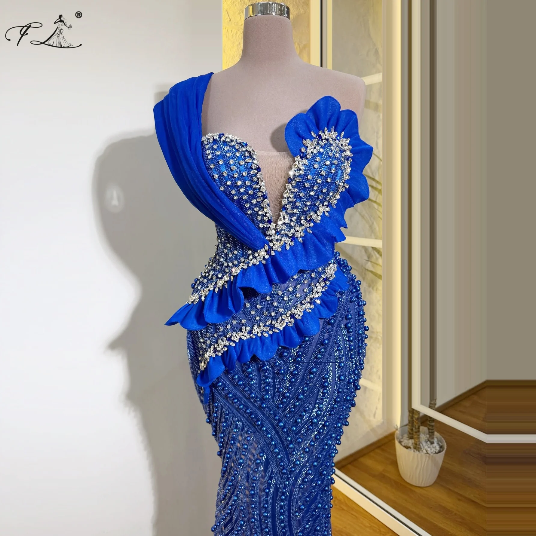 

Вечернее платье из бисера со стразами и волнистым плиссированным подолом Вечернее платье королевского синего цвета Коктейльные платья Длинные платья из тюля Праздничные платья