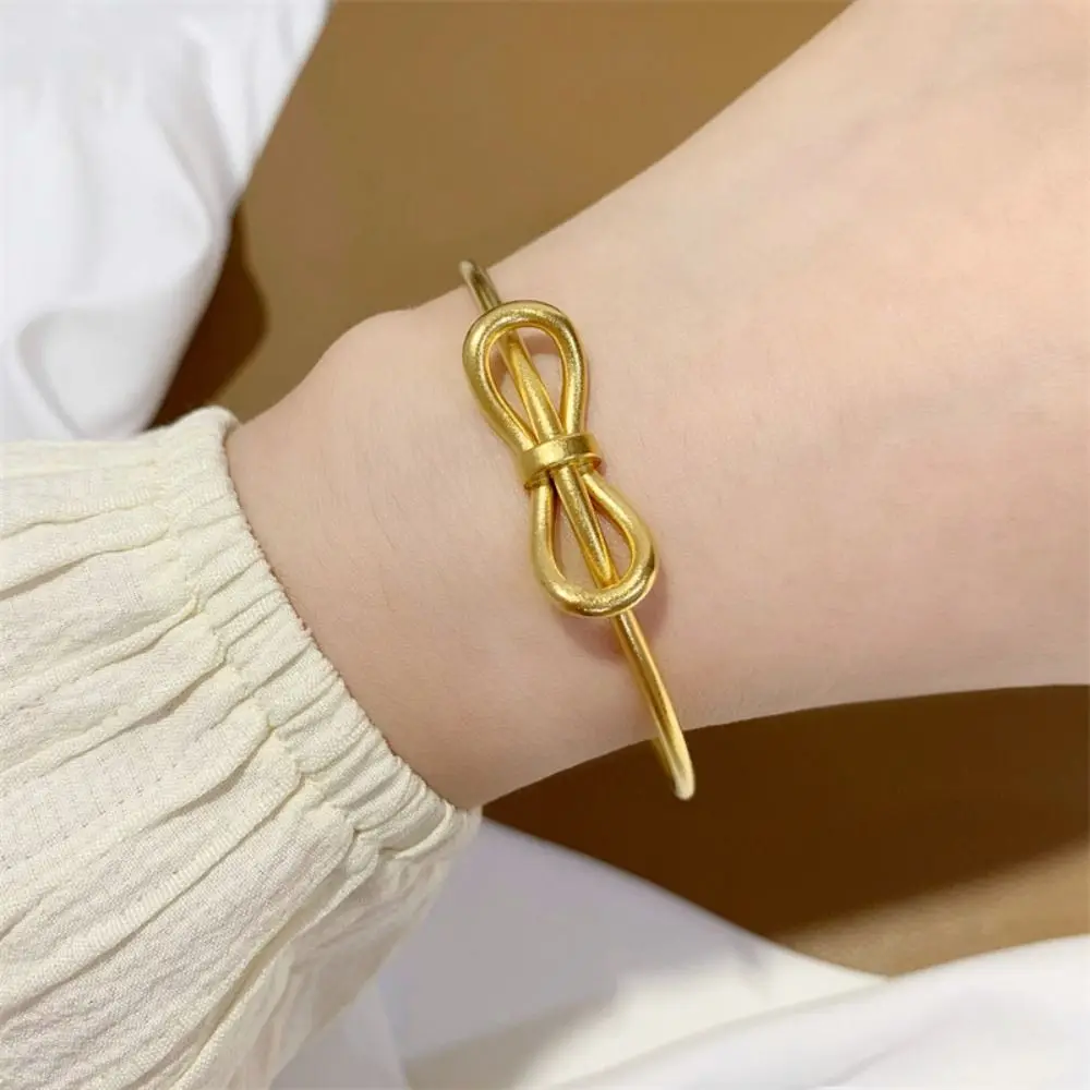 أزياء حلوة Bowknot أساور فاخرة قابل للتعديل القوس الكفة الإسورة للماء جولة القوس تصميم سوار مجوهرات الحياة اليومية