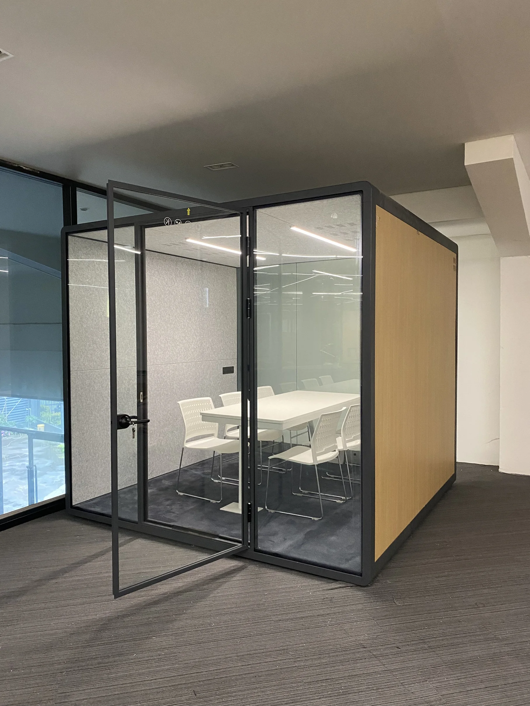 Interior Design Office Space - تصميم عصري لغرف الاجتماعات والمكاتب، أثاث