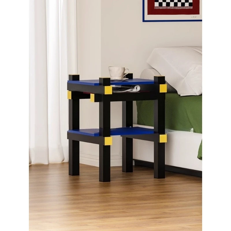 Prateleiras e suprimentos minimalistas