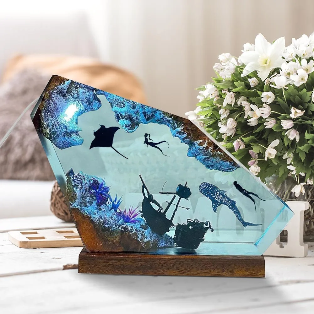 

Marine Resin Wood Luminous Ornaments Whale Shark Manta Ray Ray Diver Home Decoration, Unique Gift for Festivals