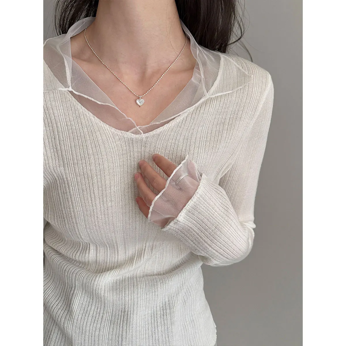 Mesh Stitching V-neck Knitted Bottoming Shirt for Women 2026 Early Spring Wool Thin Section