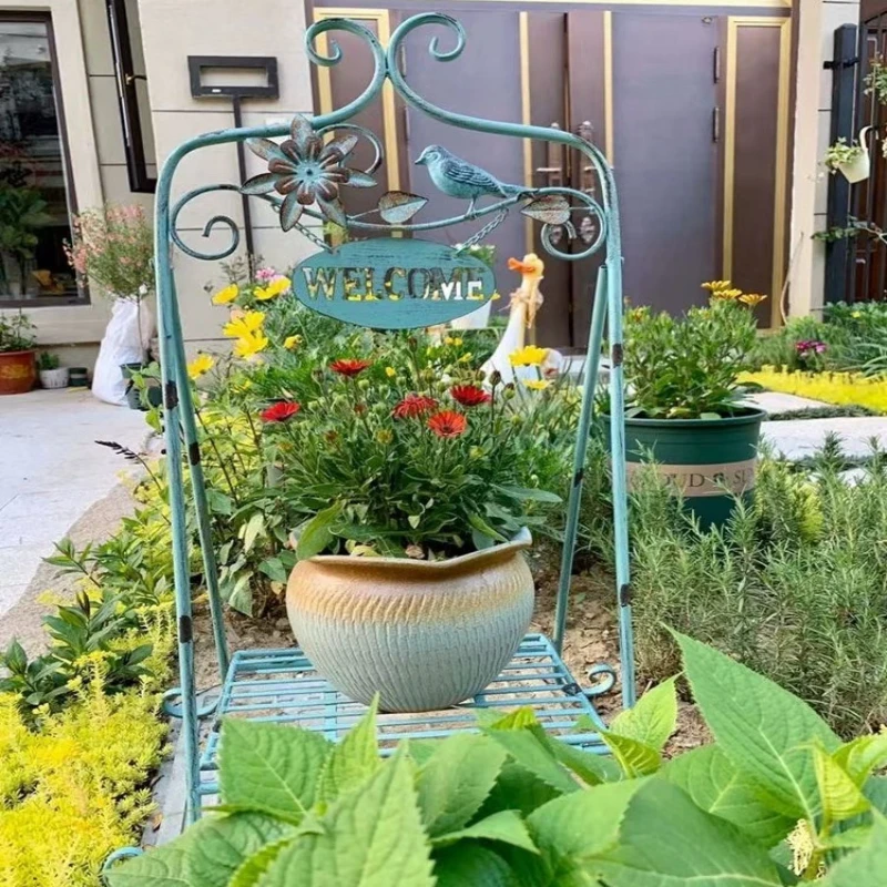 Old Iron Welcome Flower Stand Garden Floor Planter Rack Rustic Metal Bird Display Stand for Potted Welcome Sign Holder for Yard