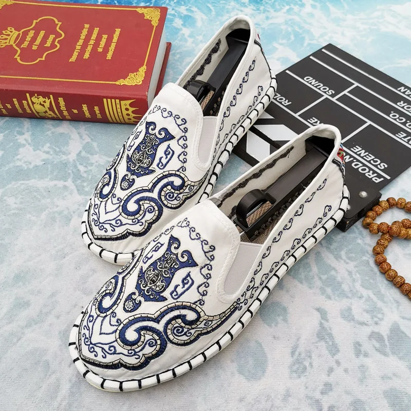 Classic Chinese Embroidered Men's Flats Shoes Slip on Casual Canvas Shoes Black Comfortable Loafers Flats Men mocasines hombre