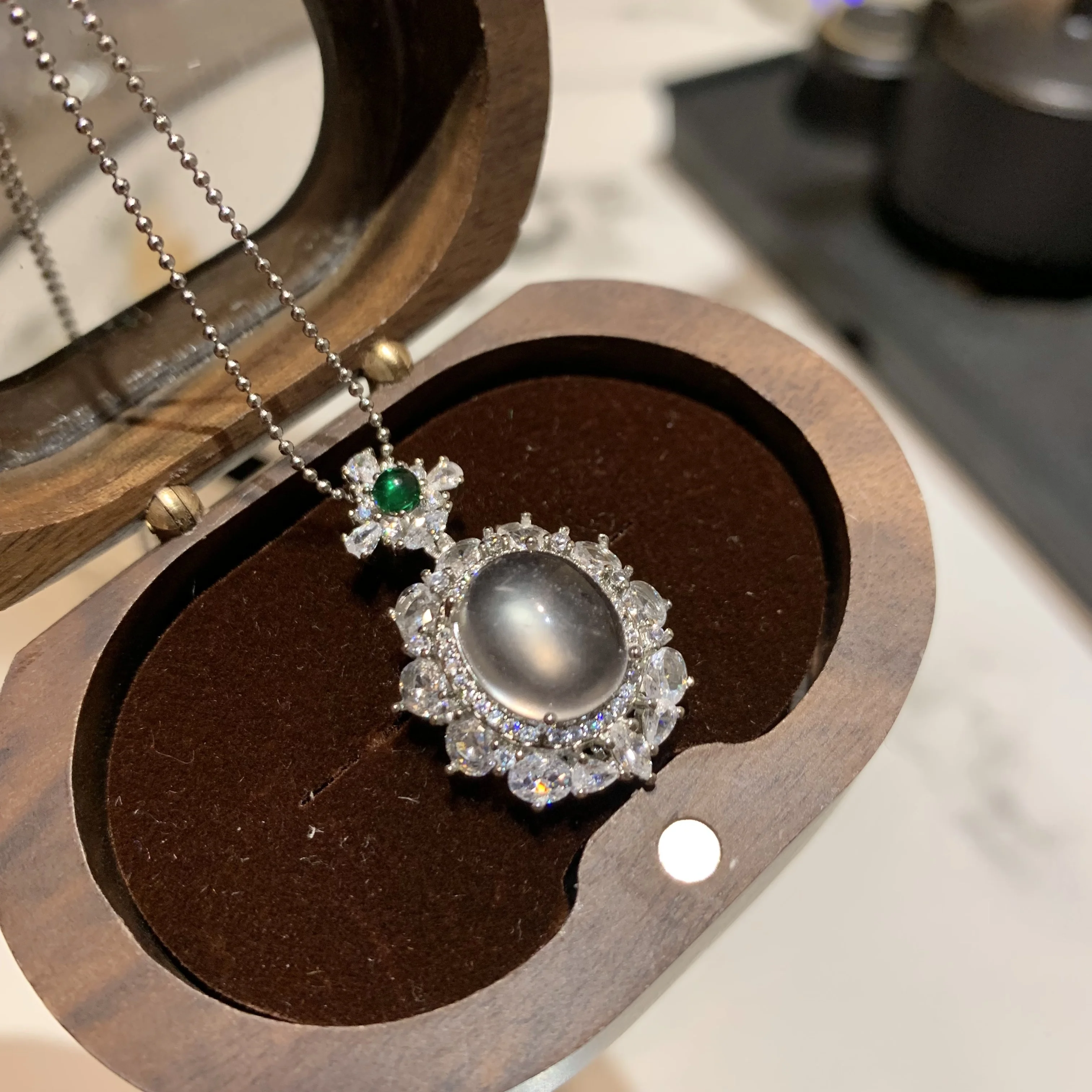 

Top Water Foam Jade Transparent Natural Soft Light Full of Diamonds Luxurious Surround With Accents Pendant Necklace Jewelry