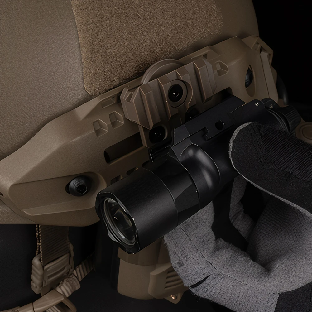 Adattatore per binario laterale per casco Rotazione regolabile a 360 gradi Supporto per torcia per binario per casco in nylon per M-LOK