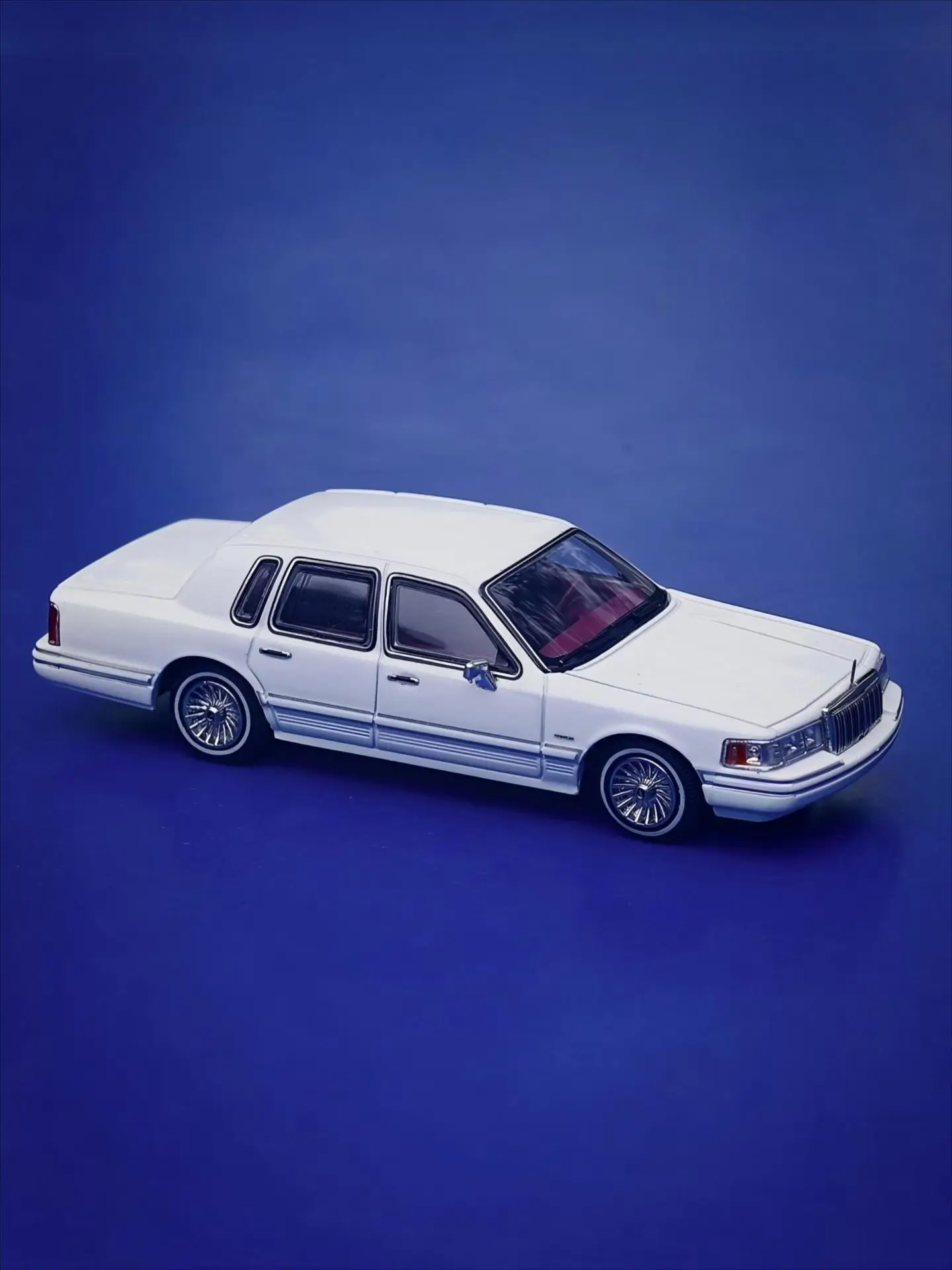 Spot MK1:64 1992 Lincoln City Lincoln Town Autoräder Stoßdämpfer Legierung Automodell