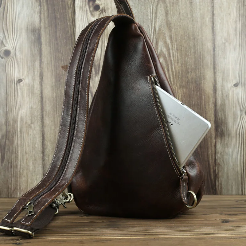 Imagem -02 - Mochila Triangular de Couro Genuíno para Homens e Mulheres Malas de Viagem Casuais Exclusivas para Ipad Pequenos Bolsas Portáteis para Homem e Mulher