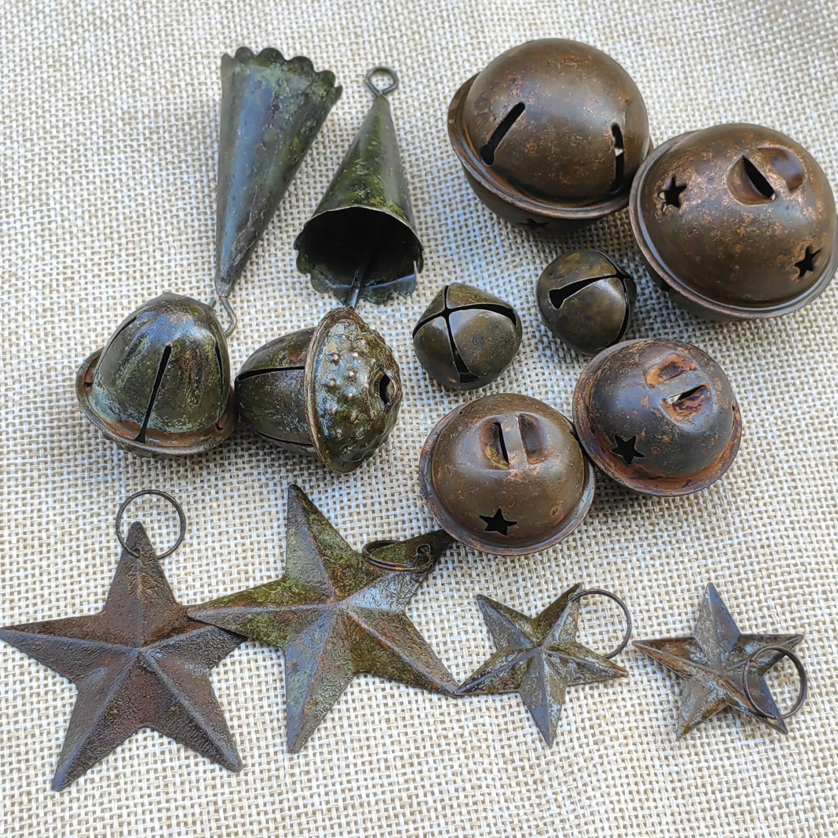 30pcs Country Primitive Rusty Acorn Jingle Bells Rustic Farmhouse Home Decor for Christmas Crafting Autumn