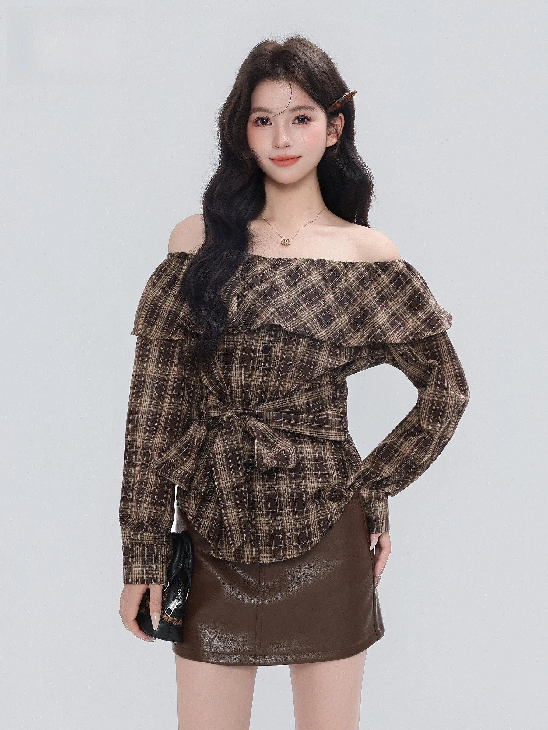 

Женская рубашка в клетку с одним открытым плечом и длинным рукавом, приталенная, с воротником-стойкой, в повседневном стиле, осенняя новинка, модная женская рубашка