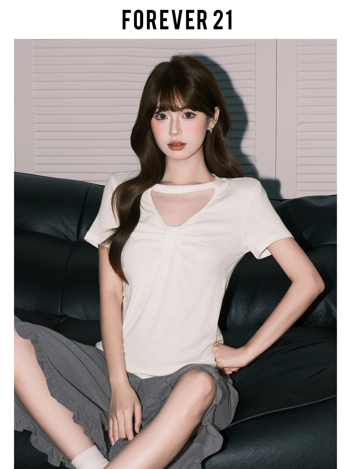Camiseta de Manga Corta con Cuello en V y Corte Ajustado Forever 21 para Mujer, Estilo Coreano, Color Blanco, para Usar en Casa o al Aire Libre
