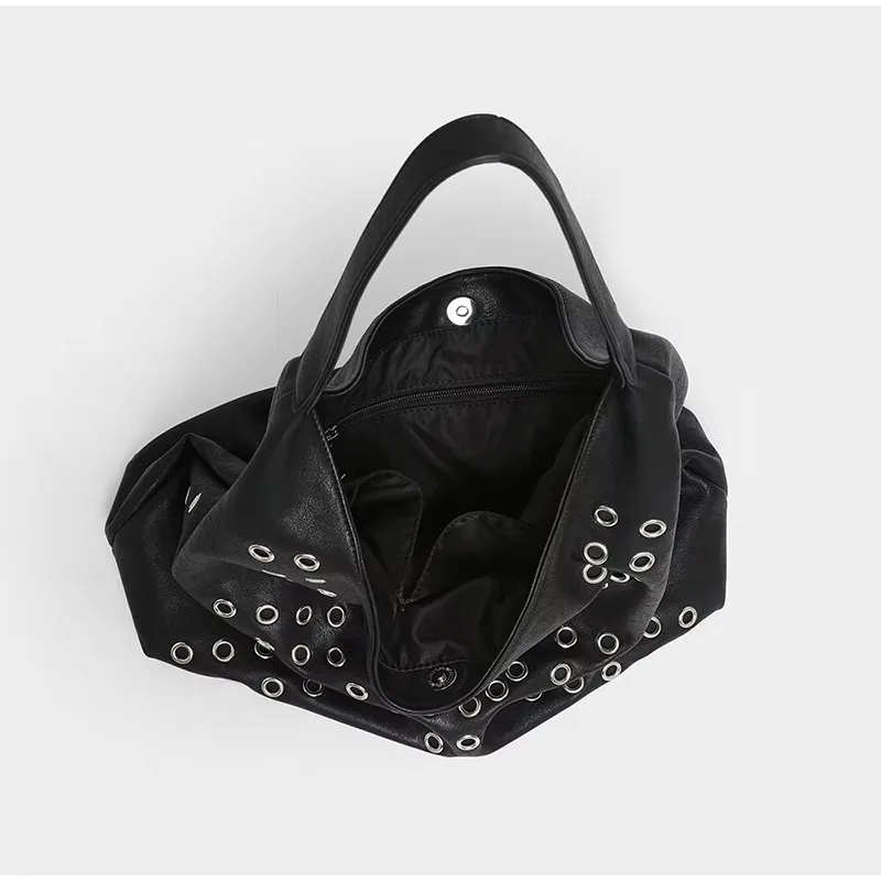 Hohle Metall-Nieten-Unterarm-Schultertasche, Punk-Edgy-Korn-Nieten-Damenhandtasche, Weiche PU-Vintage-Motorrad-Stil-Alltagstasche – Detail 6