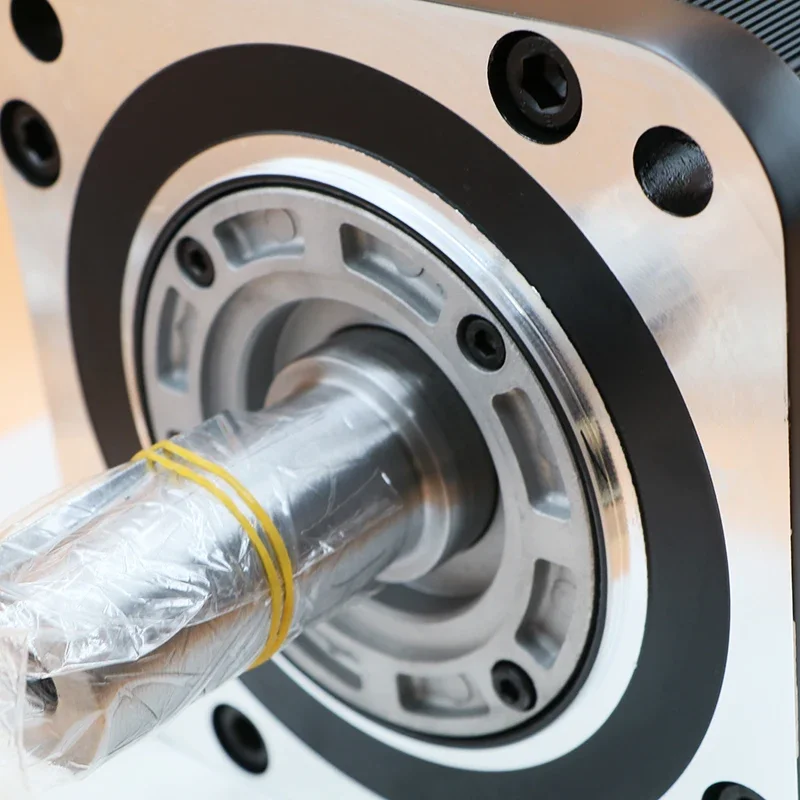 ضمان لمدة سنة واحدة محرك سيرفو يعمل بالتيار المتردد الأصلي YASKAWA Cnc للتحكم SGMGH-44DCA61