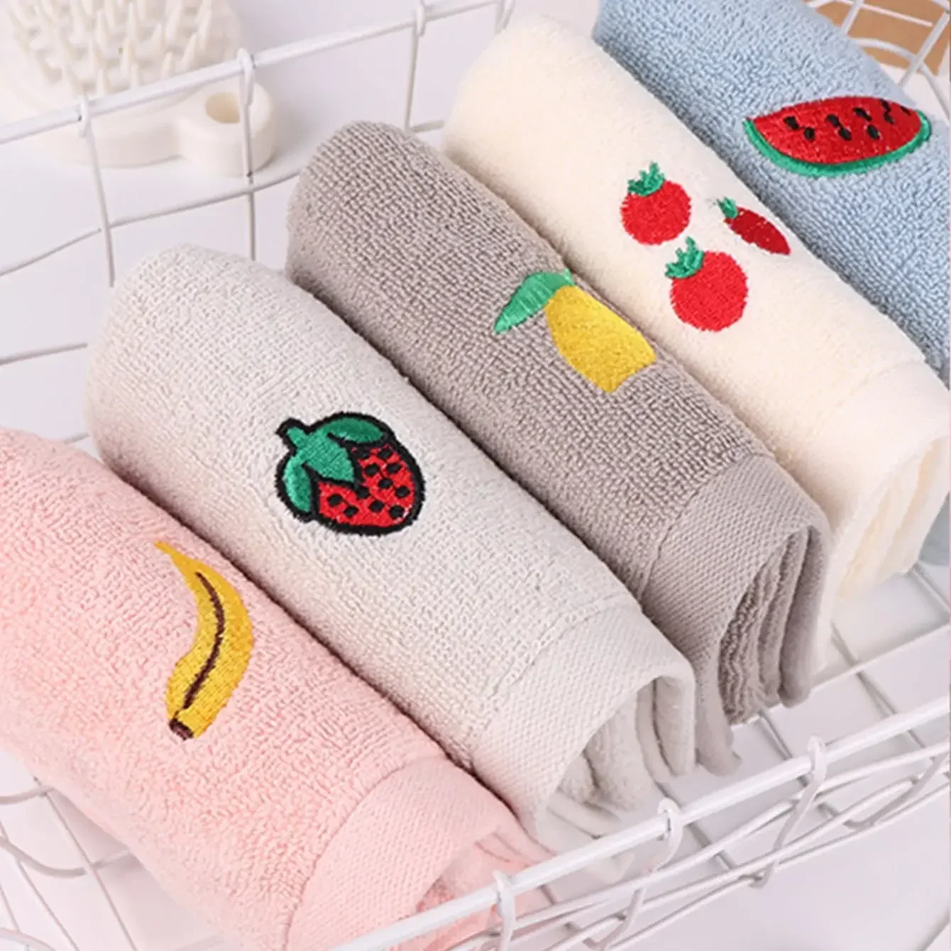 1 pezzo: asciugamano in puro cotone, asciugamano assorbente morbido e addensato per la casa con cartoni animati ricamati interamente in cotone - Colore casuale