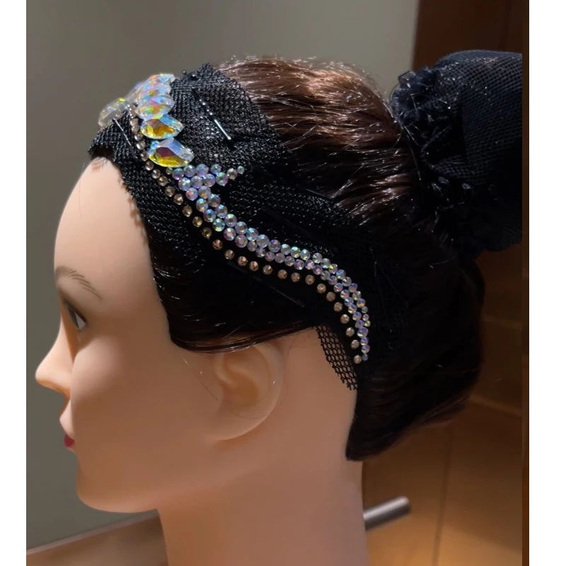 أغطية الرأس للتزلج على الجليد، الجمباز الفني، الرقص اللاتيني، أداء الرقص الحديث، الدرجات، أغطية الرأس للأطفال والكبار