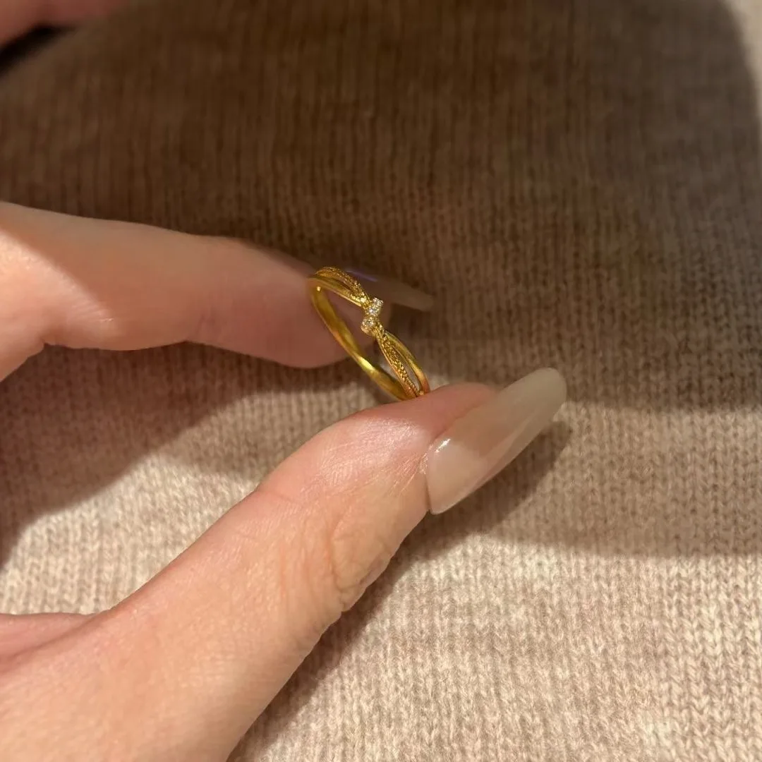 Carefully crafted vintage-style ring featuring antique-style zirconium leaves with adjustable design. 9999gold