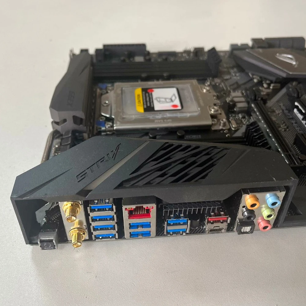 

Для материнской платы рабочей станции A-s-u-s X399 Материнская плата STRIX X399-E GAMING