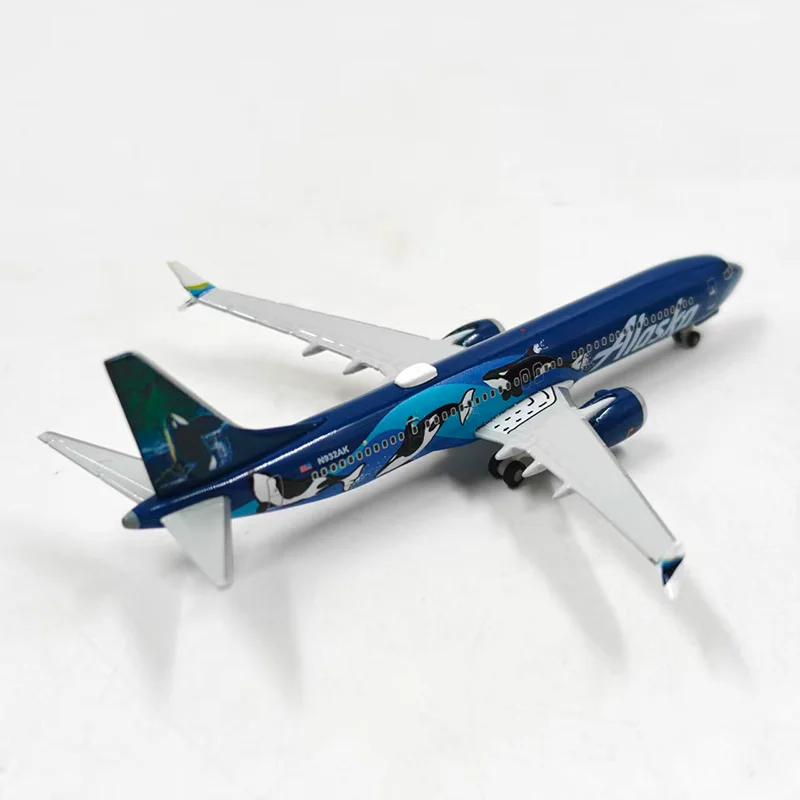 

Модель пассажирского самолета Herpa Diecast Alloy 1:500, масштаб 737 Max 9 536820, для коллекций и демонстрации.