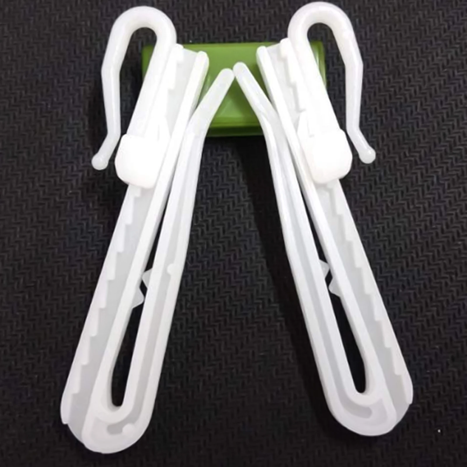 

100Pcs Adjustable Plastic Curtain Hooks Rounded Corners Safe Use Drapes Plastic Hook Adjustable Curtain Hook Drapery Hooks