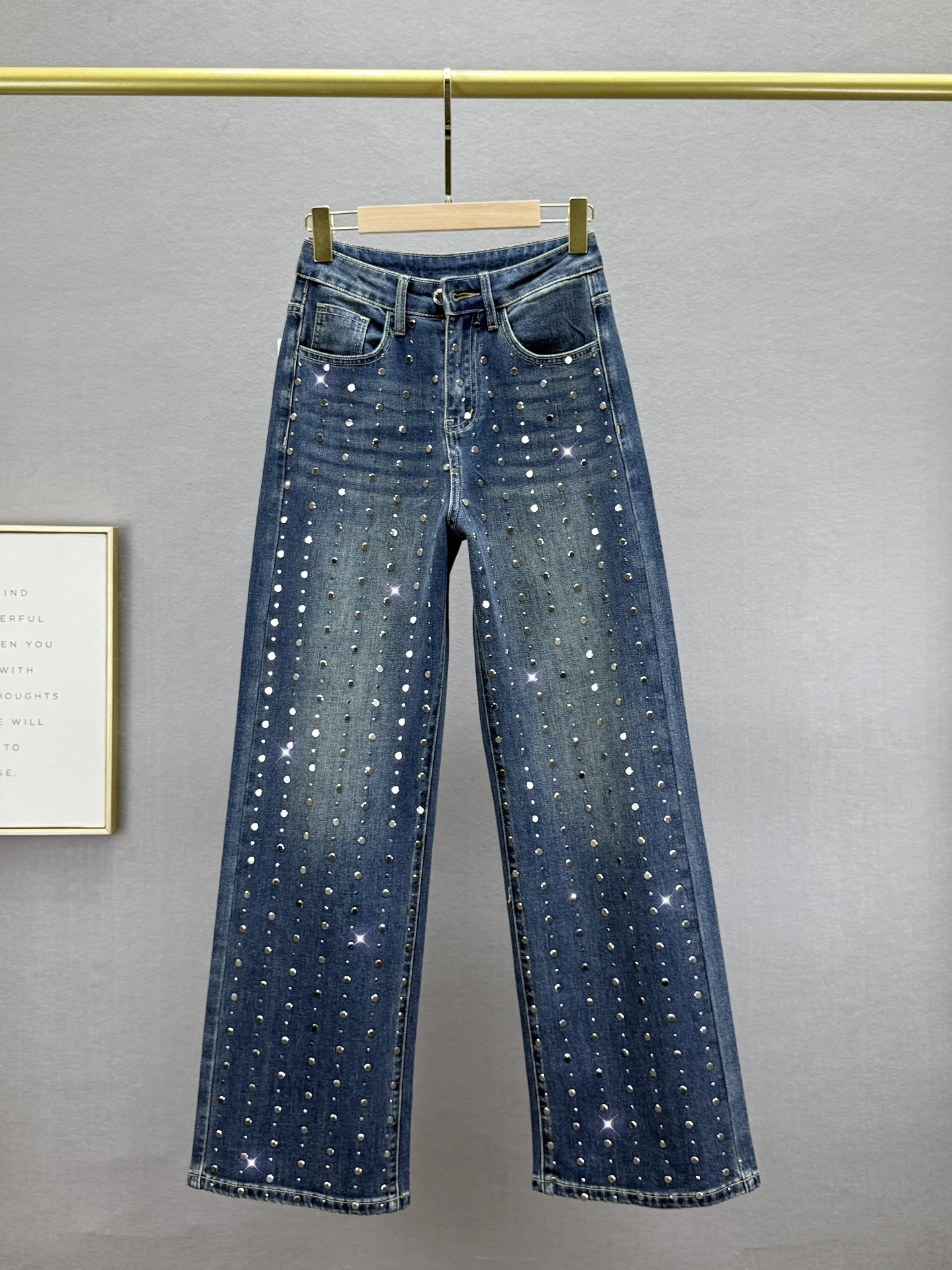 

Женские модные джинсы с широкими штанинами и заклепками, с высокой талией, свободного кроя, визуально стройнящие, в гонконгском стиле, длиной в пол, из хлопкового стрейч-денима