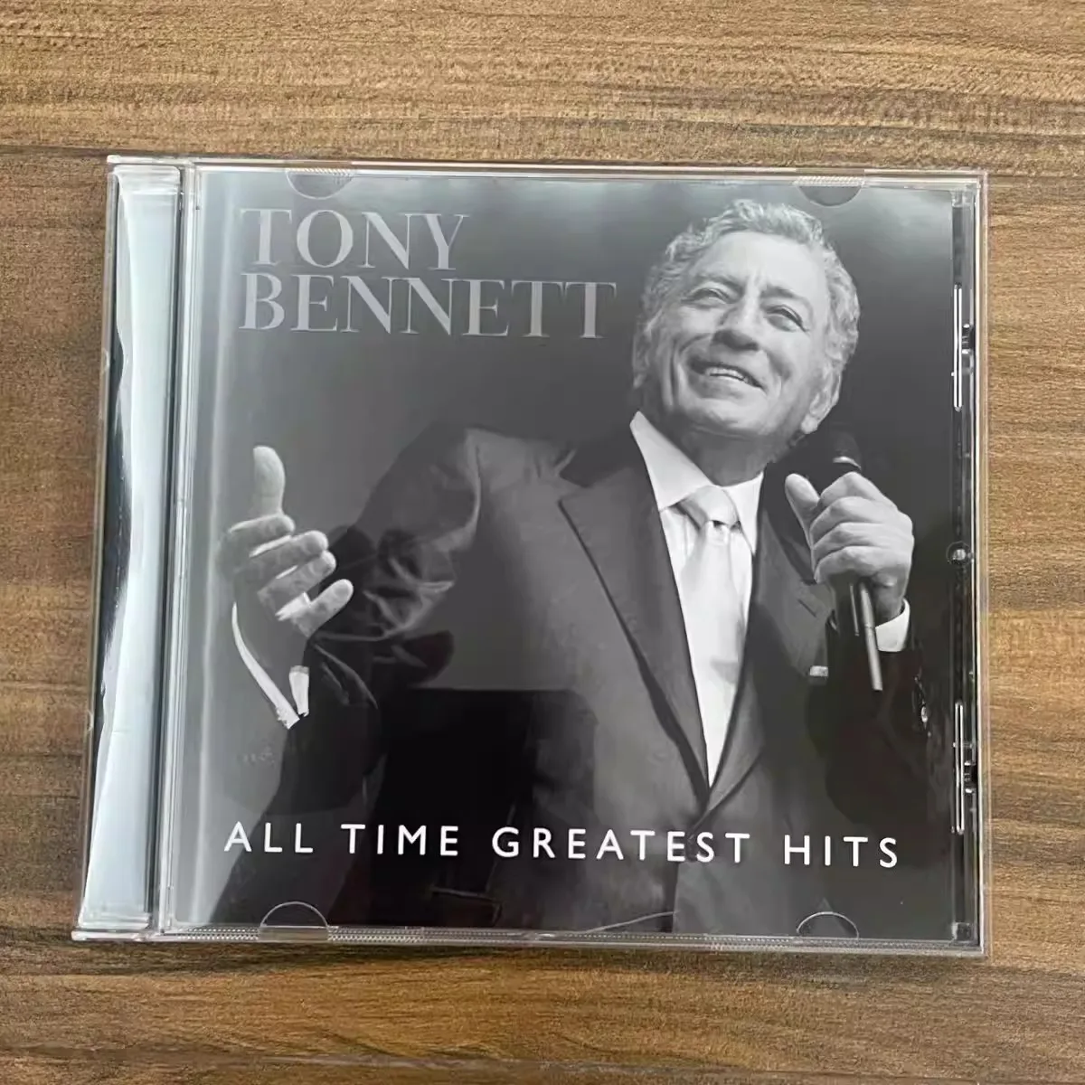 

Tony Bennett All Time Greatest Hits – Jazz & Traditional Pop Compilation Album with Timeless Crooner Visuals for Devoted Fans