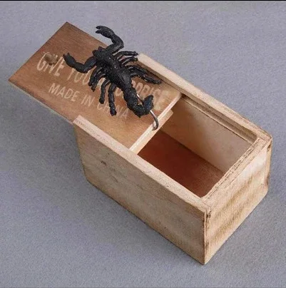 1pcTricky Toy Wooden Halloween Prank Funny Spider Scorpion Insect Scary Surprise Box Halloween Props Decorations