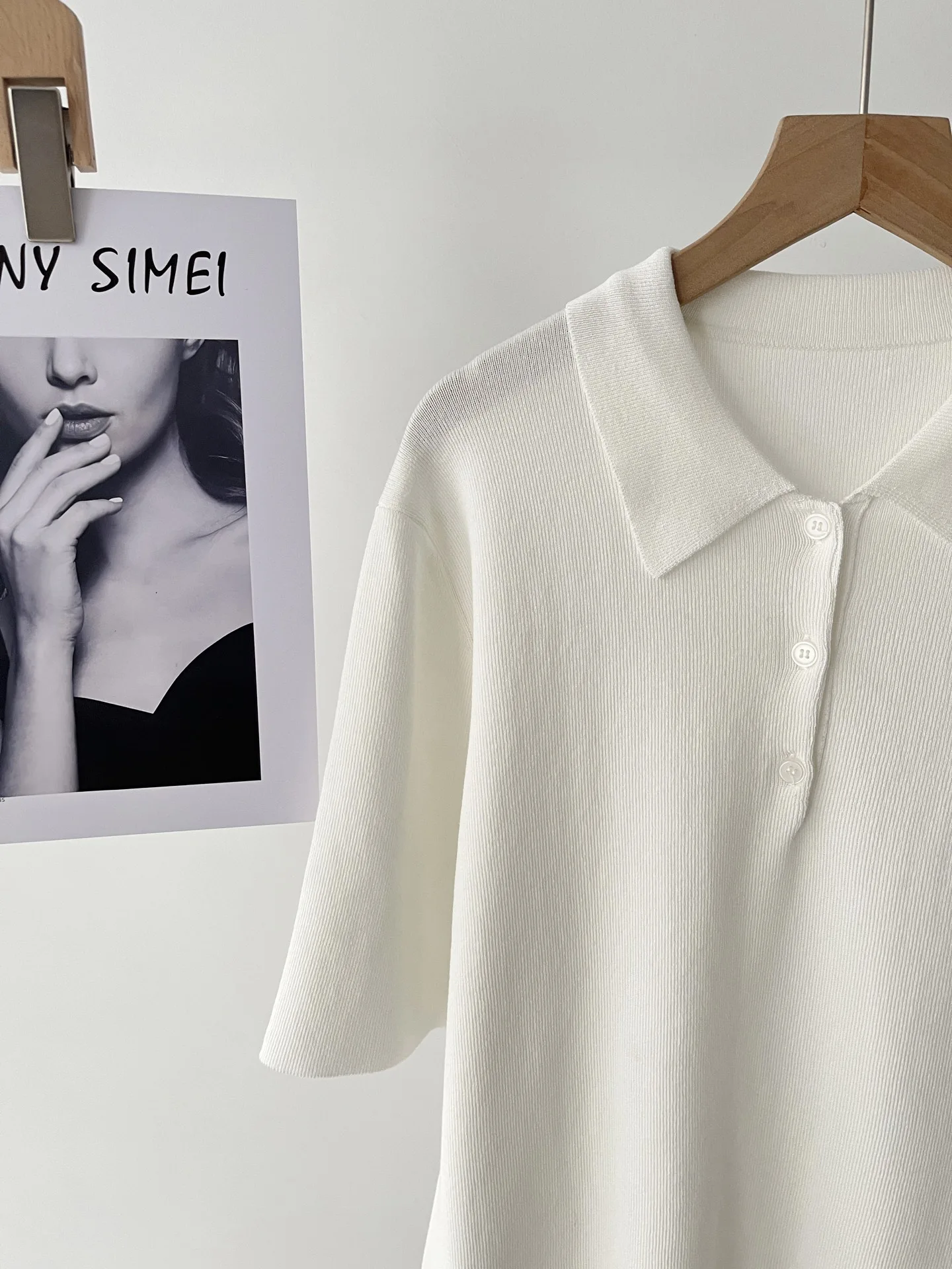 

Женская легкая трикотажная рубашка в стиле поездок на работу, дышащий повседневный модный трикотажный топ с короткими рукавами