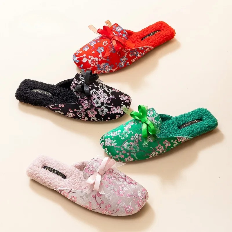 أنيقة الساتان المطرزة زهرة شبشب منزل امرأة الحلو القوس تصميم شتاء دافئ نعال من القطن مريحة لينة شبشب مسطح