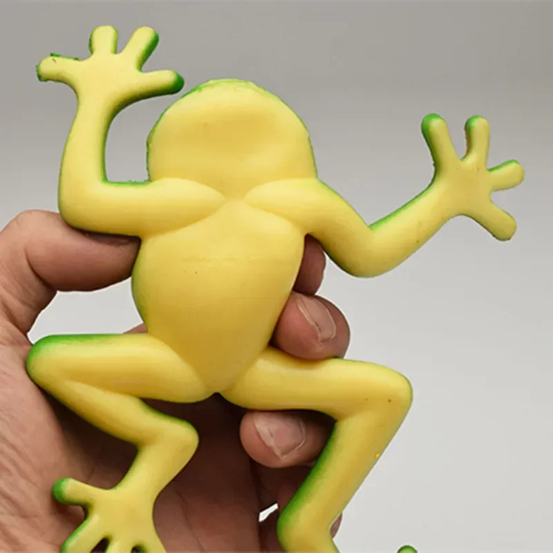 15*15cm Tricky vent toy Frog Model Plastic Kids Toy Sets Gift Emulation Education Rainforest Green Gold Frog Landscape Decor