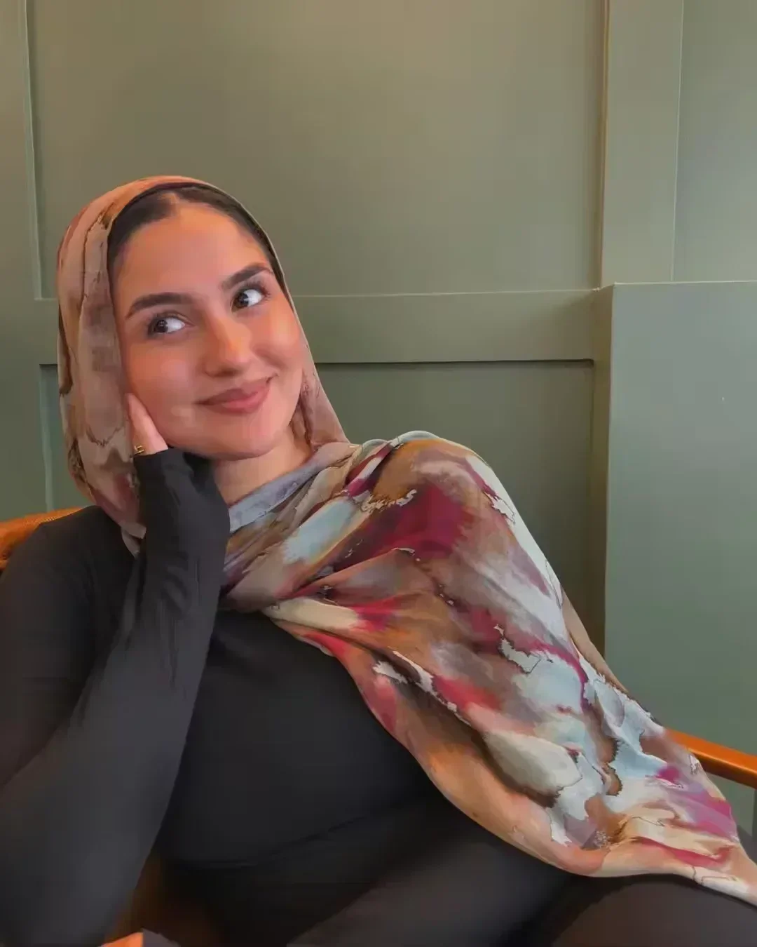 

Watercolour Floral Printed Modal Breathable Light Weight Soft Cotton Rayon Viscose Woven Modal Muslim Women Shawl Hijab Scarf