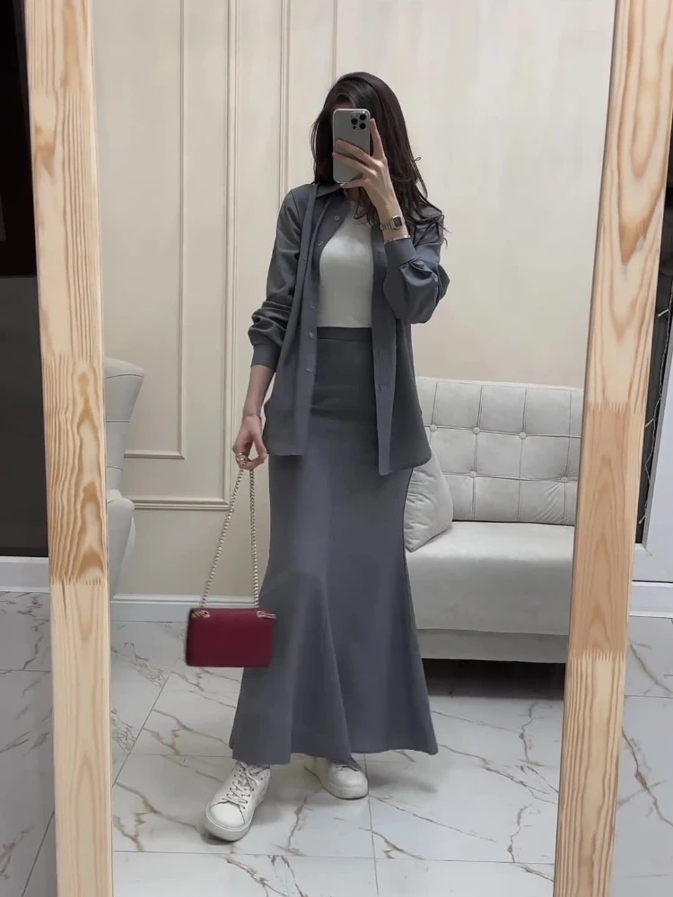 XIAOTANG Set Dua Potong Abu-abu untuk Wanita 2025 Kemeja Lengan Panjang Baru + Setelan Rok Ramping Pinggang Tinggi Pakaian Jalanan Wanita Pakaian Sehari-hari