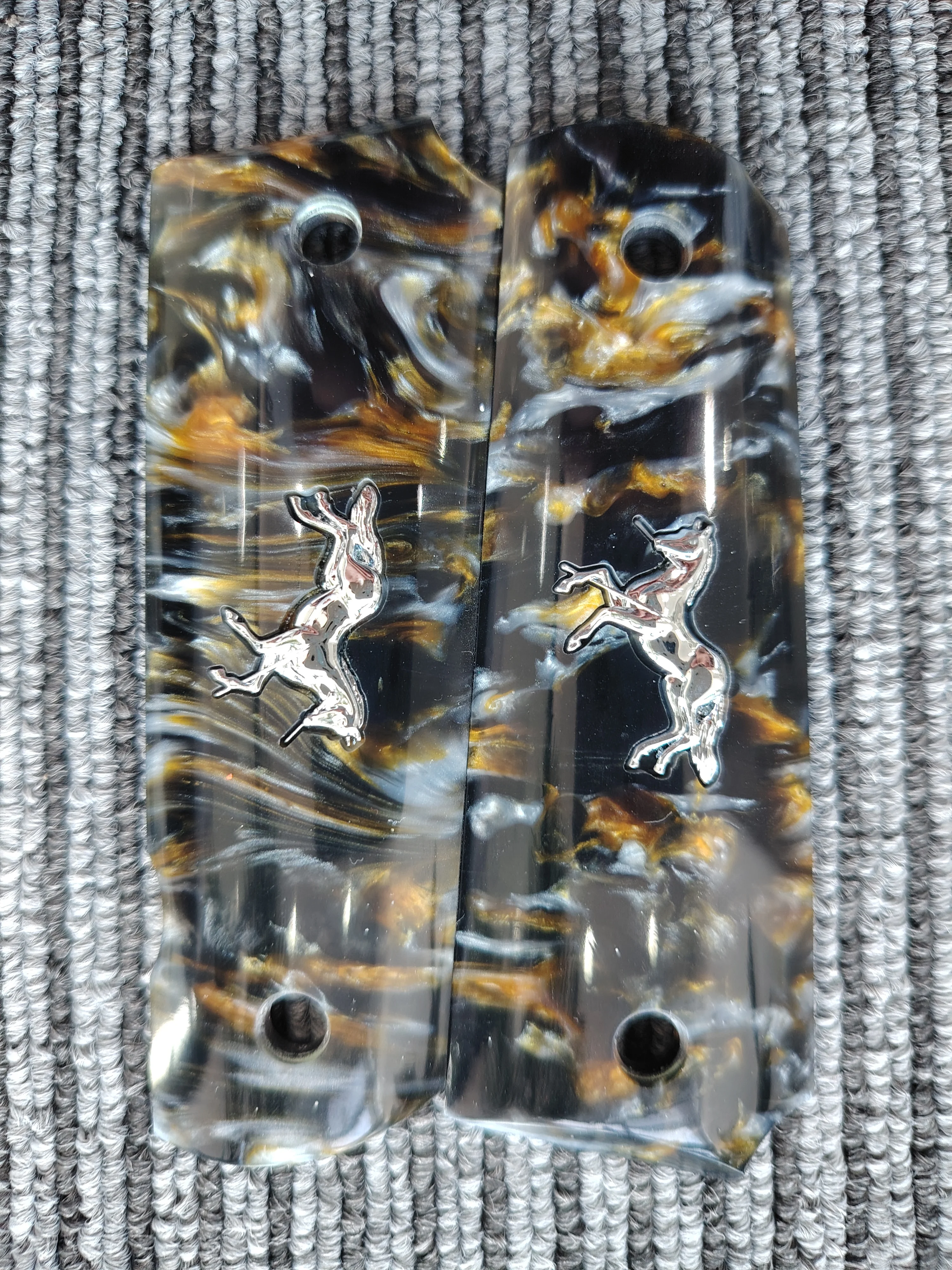 1911 Grips Full Size, goudbruine parelmoer met zilveren paard, geschikt voor Colt, Kimber, Springfield, Remington, Rock Island, Government Commander