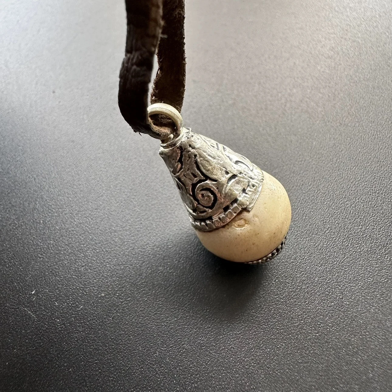 Handmade Tibetan Cowbone Penda - đánh giá và giá Ethnic Fashion World
