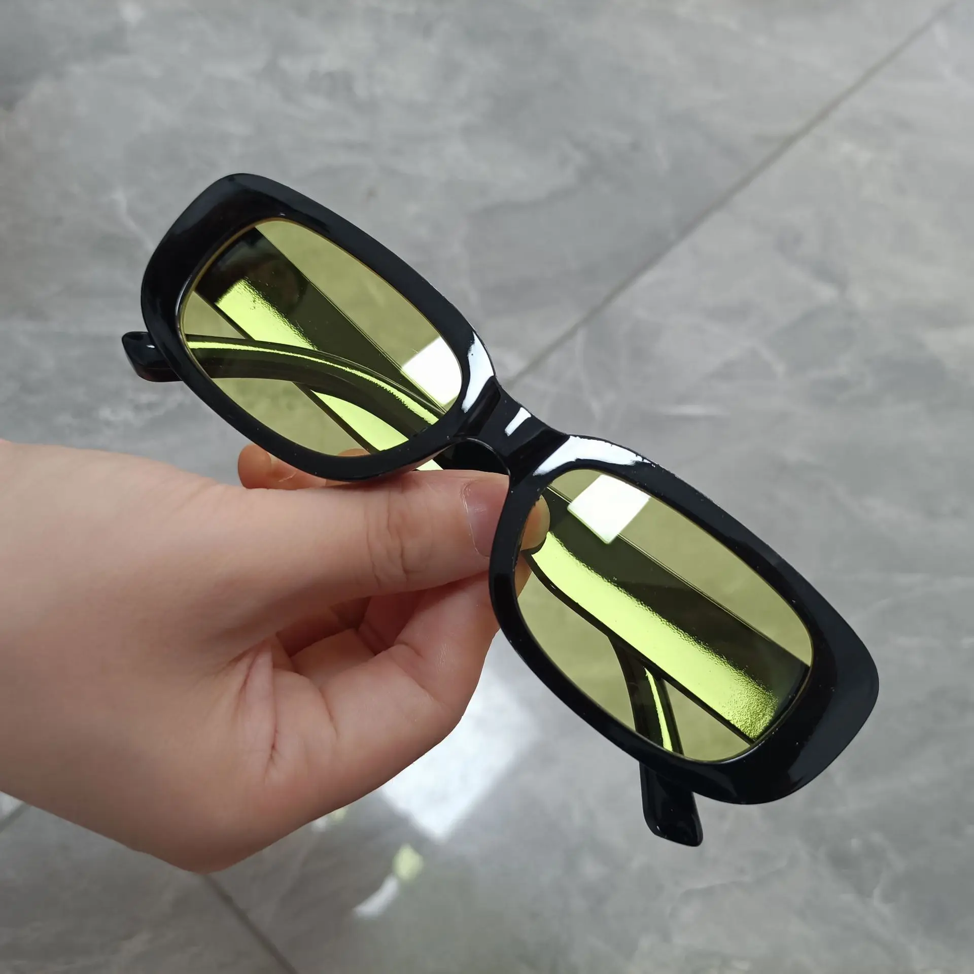 2024 Small Rectangle Sunglasses Women Vintage Brand Square Sun Glasses Female Anti-glare Eyewear Classic Black Punk Shades UV400